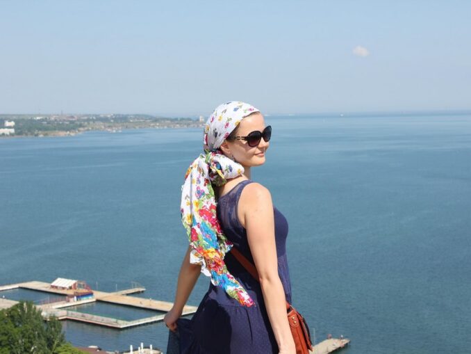 Девушка - когда лучше ехать в Крым на море?