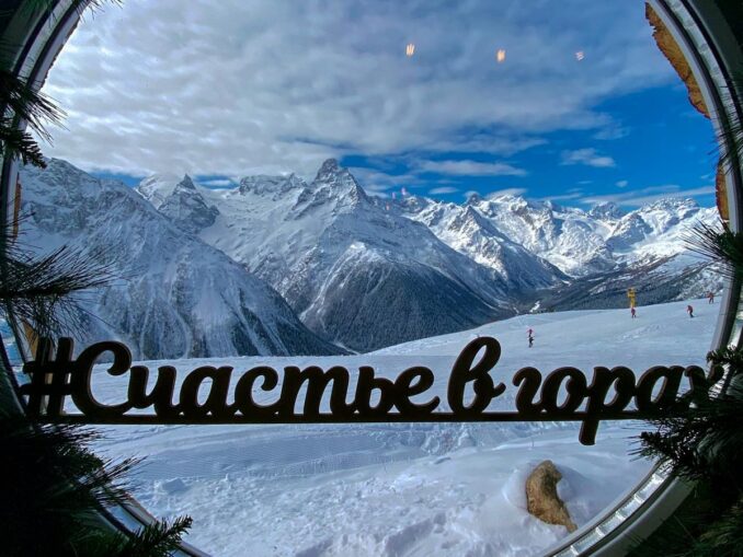 На Домбай едут на машине и зимой