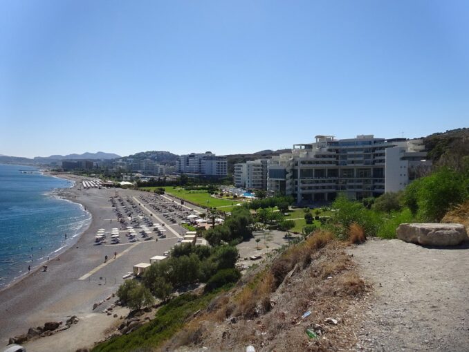 Фалираки - самый большой пляж Родоса на Средиземном море