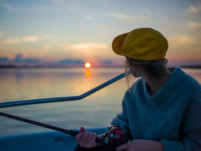 In Karelia in June it is worth dressing warmer - fishing at dawn