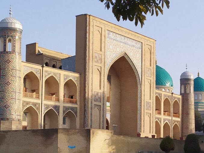 Медресе Кукельдаш в Ташкенте определенно заслуживает посещения