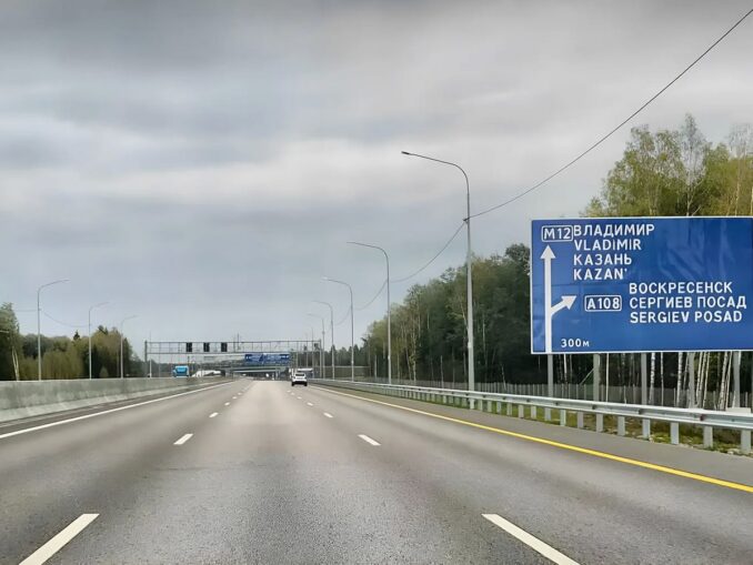 Из Москвы до Казани на машине можно доехать за 6 часов по шоссе М-12