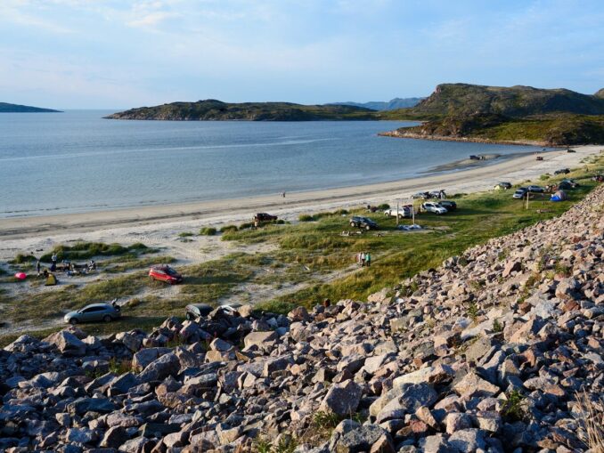 Weather in Teriberka in the summer allows you to sunbathe