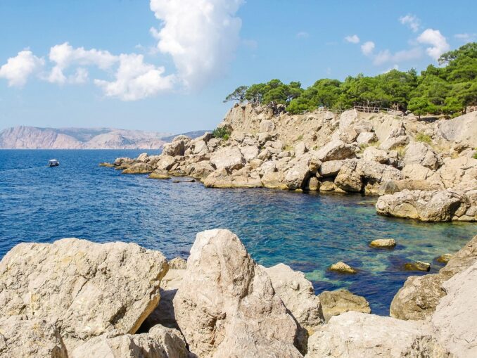 Берег в Крыму