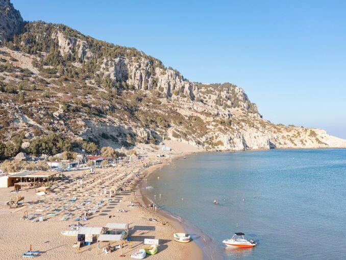 Пляж Тсамбика на восточном побережье Родоса