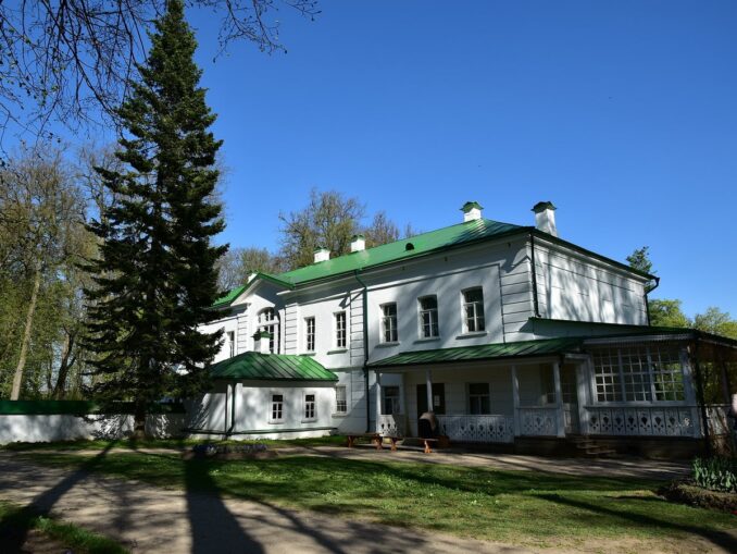 Ясная Поляна - главная достопримечательность Тульской области