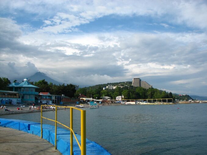 In Alushta in May you can already swim in the sea 