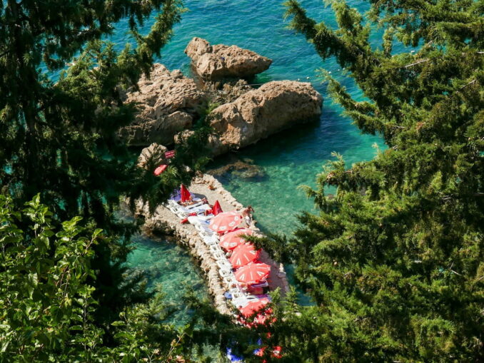 Пляж в Анталии - температура моря в Турции в мае достигает +21-22 градусов Цельсия