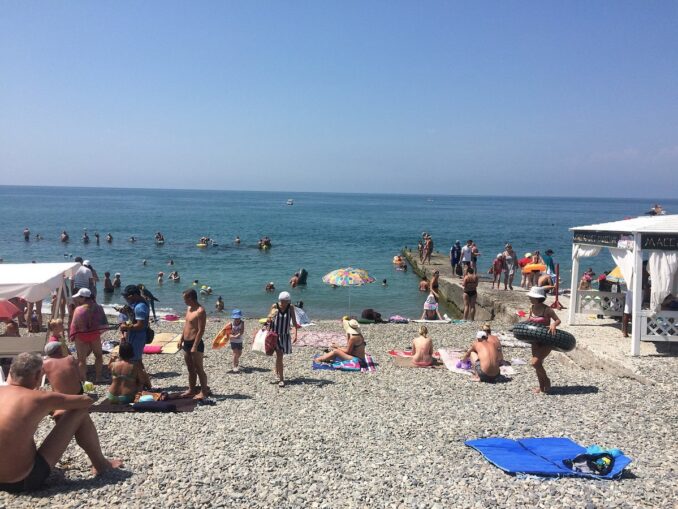Детям на море в Сочи лучше всего отдыхать в июне и сентябре