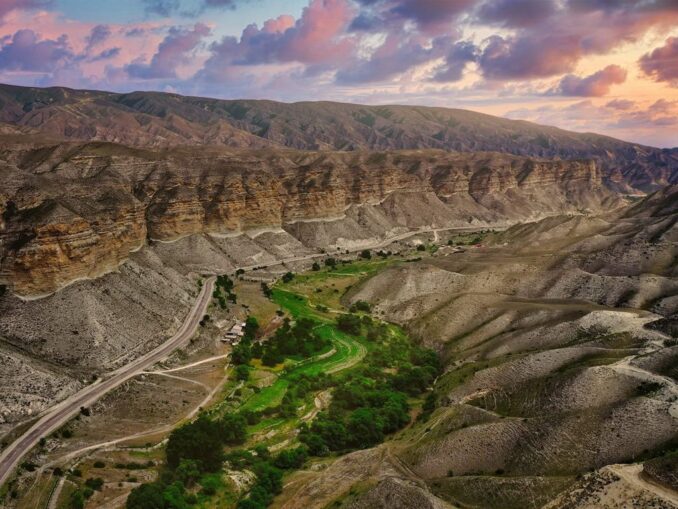 Горная дорога - что взять с собой в поездку в Дагестан?