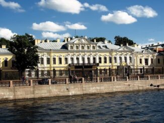 Шереметевский дворец - один из дворцов Санкт-Петербурга, которые может посетить турист