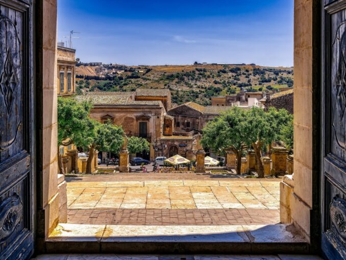 На Сицилии в мае стоит теплая, солнечная погода