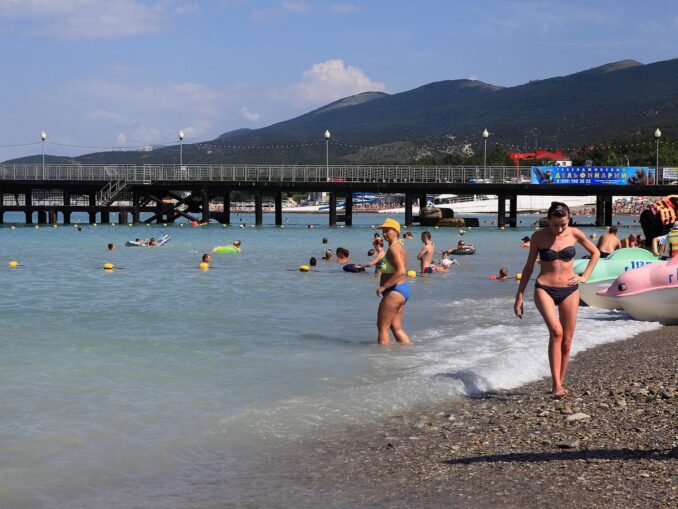 Пляж - в Кабардинку лучше ехать на отдых в июне