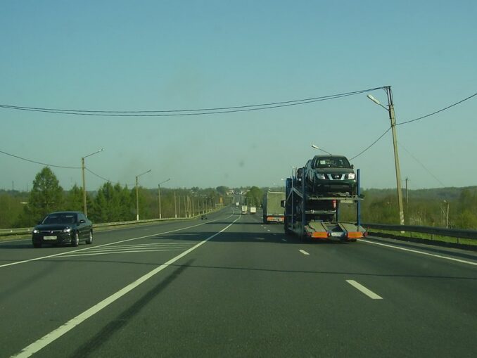 Дорога до Великого Новгорода из Москвы хорошего качества