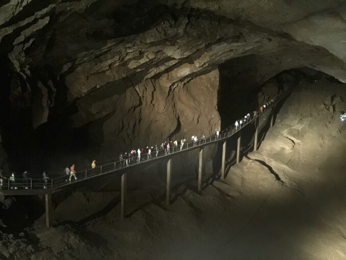 Новоафонская пещера - одна из самых больших в Европе