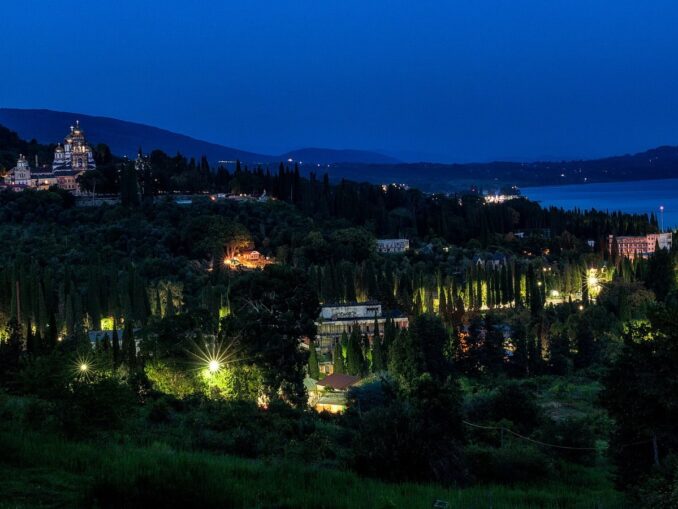 В Новый Афон в Абхазии стоит поехать, чтобы посмотреть монастырь и пещеру