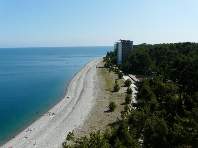 В Пицунду в Абхазии едут отдыхать с детьми