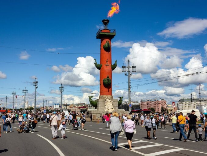 In St. Petersburg in July, you can look at the parade on the day of the Navy