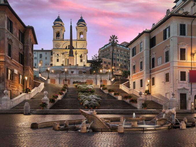 Испанская лестница в Риме весной