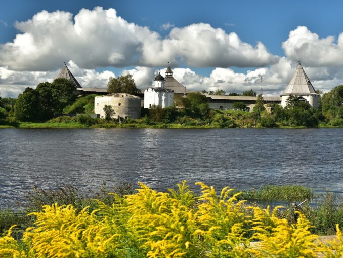 Старую Ладоу нужно посмотреть по пути на авто из Москвы в Карелию