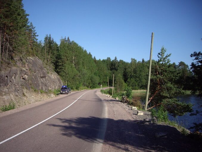 Дорога - в Карелии из Москвы на машине можно доехать быстро