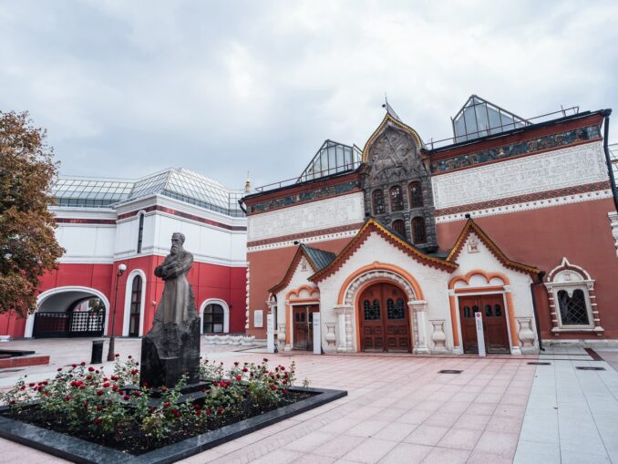 Обязательно посетите Третьяковскую галерею в Лаврушинском переулке