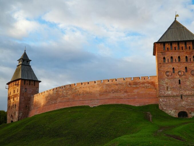 Как добраться из Москвы в Великий Новгород на машине?