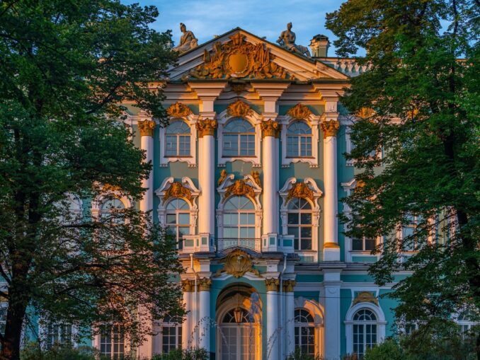 В Зимний дворец в Санкт-Петербурге нужно сходить в первую очередь