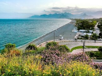 В Анталии в июне стоит жаркая погода