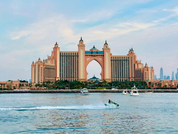 В июле в Дубай стоит ехать для купания и экскурсий