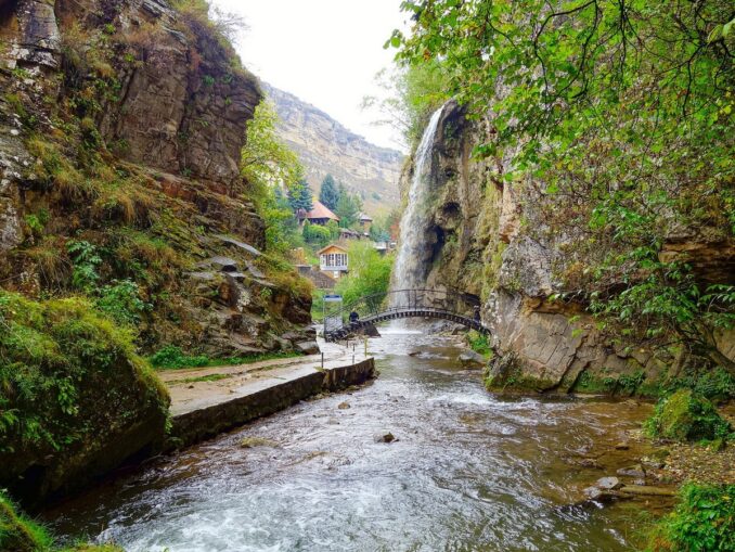 Медовые водопады - до них легко добраться из Пятигорска 