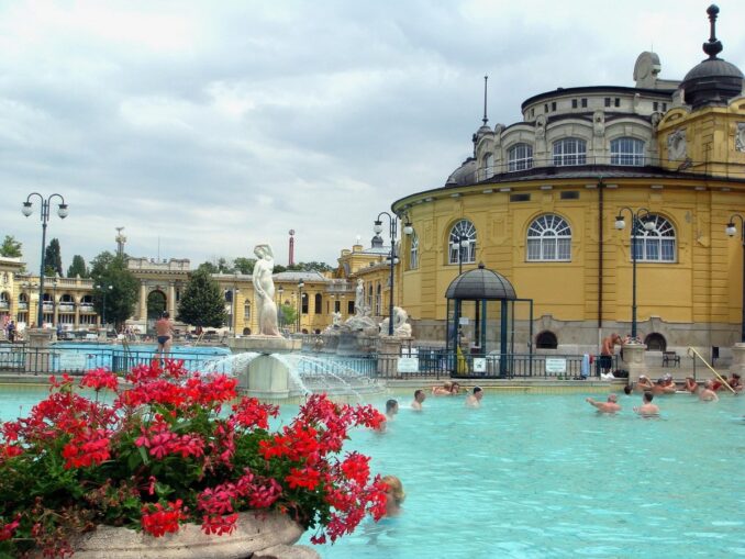 Clothes of Sichi - In June in Budapest you can swim!