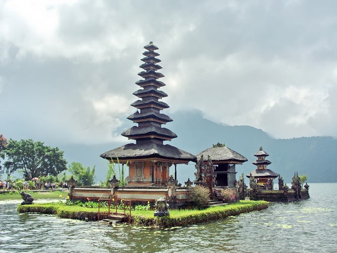 Храм Пура Улун Дану стоит посмотреть на Бали