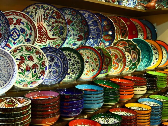 Из Турции можно привезти красивую керамику