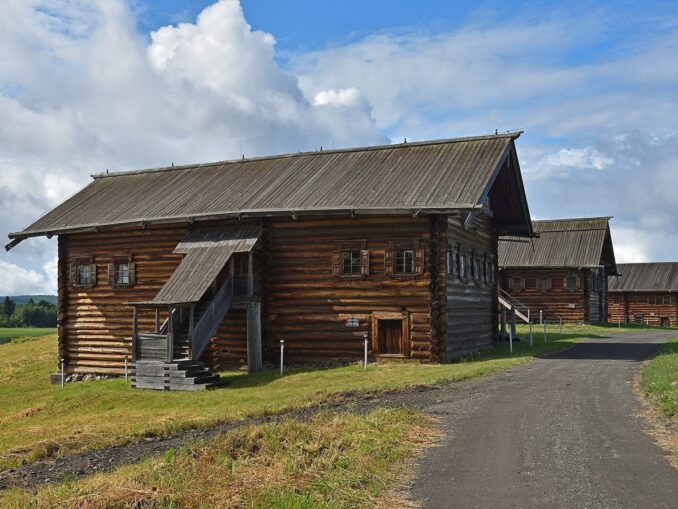 На острове Кижи можно сходить в настоящие крестьянские дома
