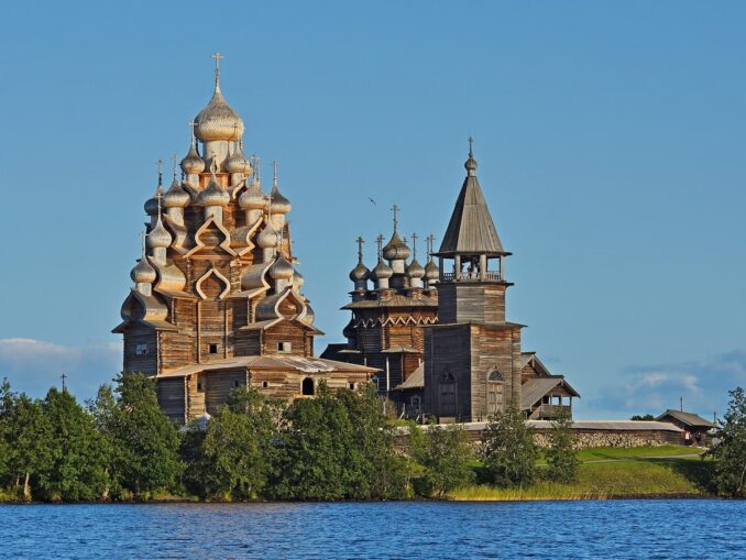 Кижский погост - первое, что нужно посмотреть на острове Кижи