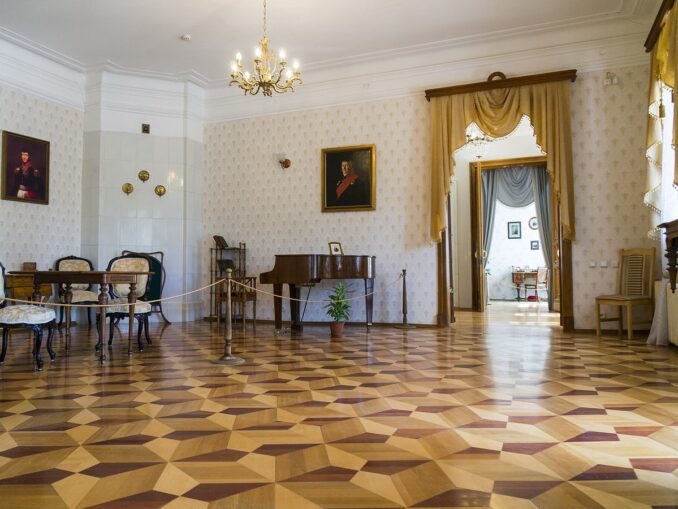 Усадьбу Карабиха можно посетить в любой день, кроме понедельников