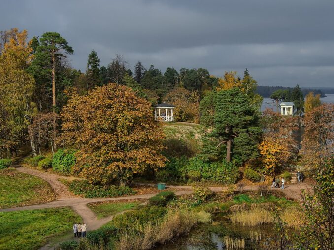 В парк Монрепо нужно обязательно сходить в Выборге