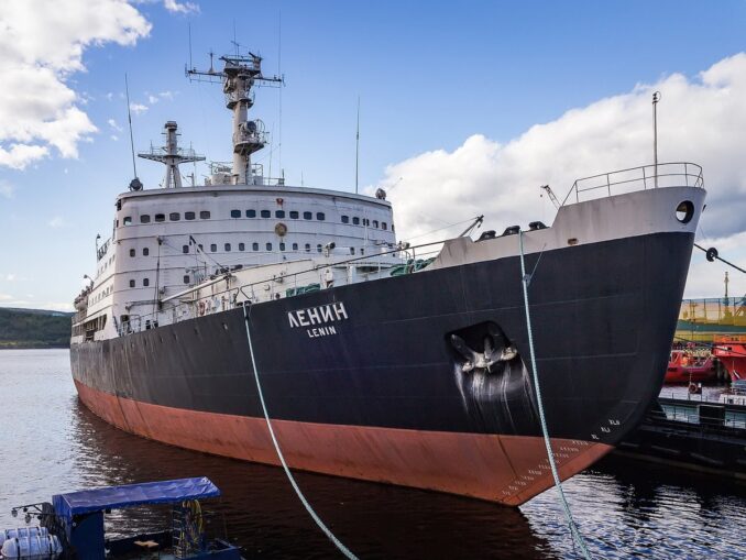 The icebreaker "Lenin" should be visited in Murmansk at any time of the year