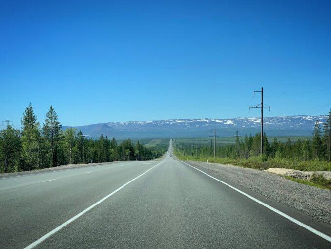 Из Москвы в Мурманск на машине можно добраться за сутки