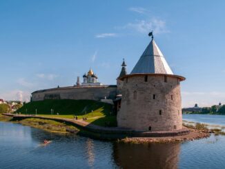Кремль - первое, что нужно посмотреть в Пскове туристу