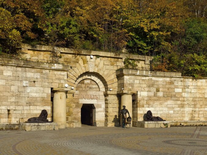 В Пятигорске обязательно нужно посетить озеро Провал