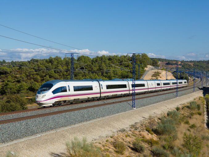 Из Барселоны в Мадрид быстрее всего доехать на поезде