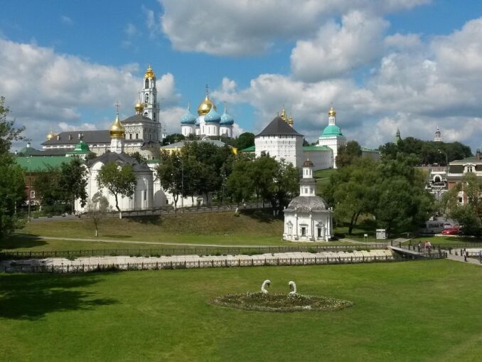 Сергиев Пасад - путешествие по Ярославской области стоит начать с него