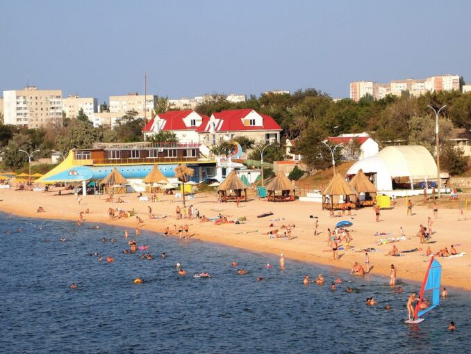 Щелкино, Азовское море в Крыму в августе