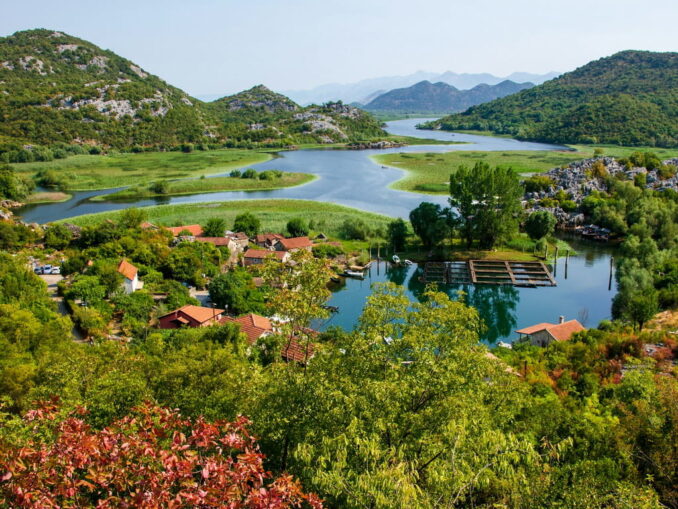 Скадарское озеро в Черногории нужно посмотреть в первую очередь