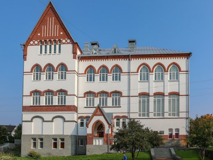 Здание женской школы в Сортавале