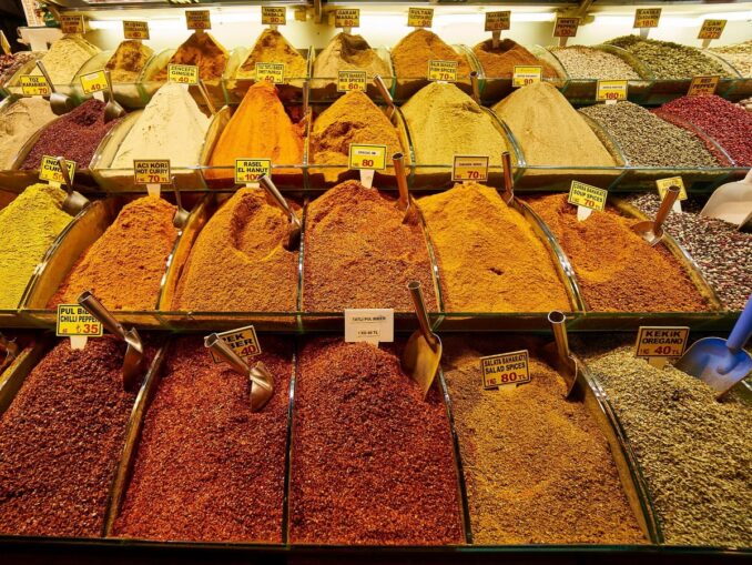 Женщина должна привезти из Турции специи