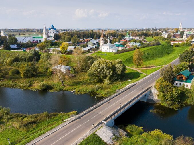 В Суздаль можно быстро доехать на машине из Москвы