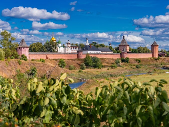 Спасо-Евфимиев монастырь нужно непременно посетить в Суздале